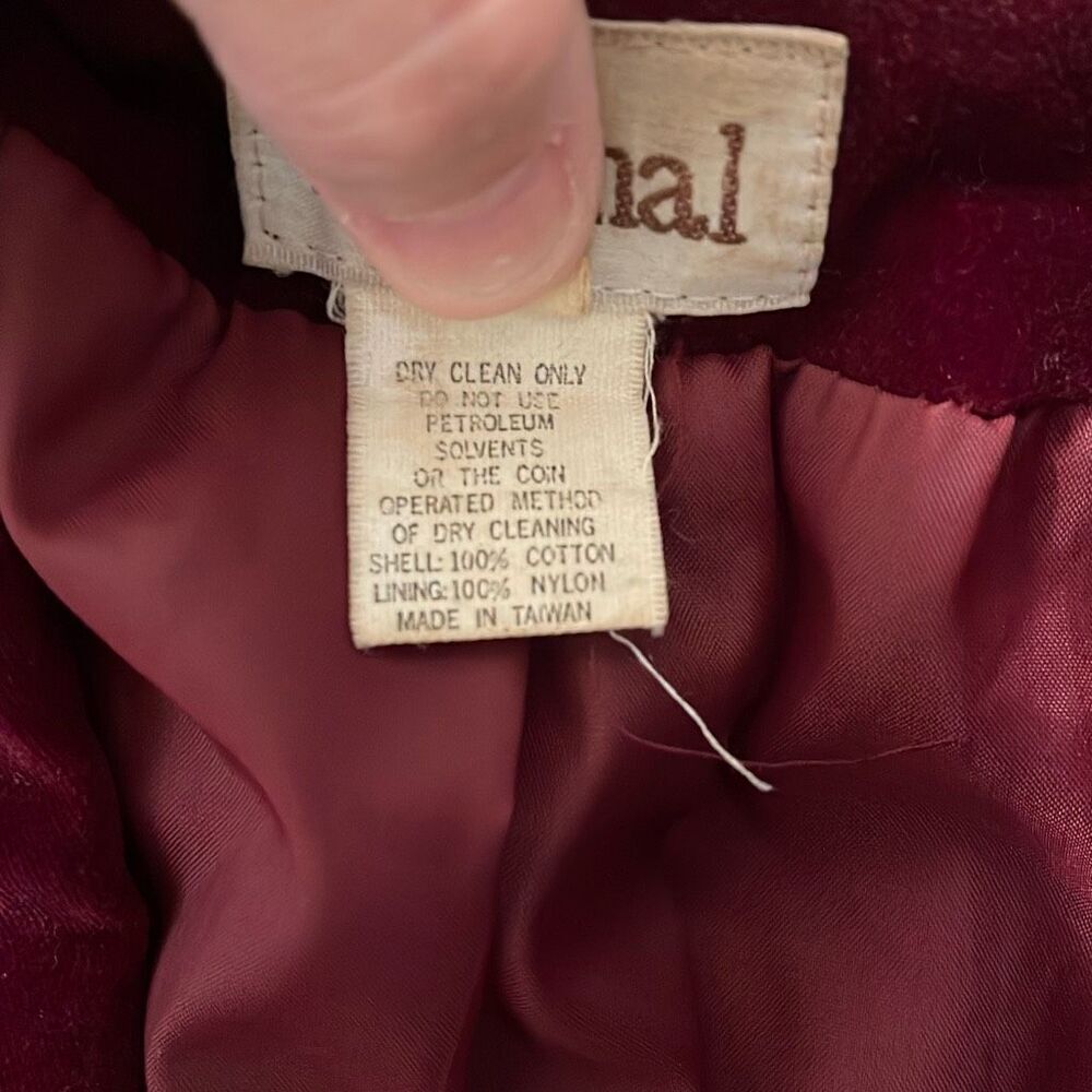 Personal Vintage Ladies Burgundy Velvet/Velour Double Button Front - Picture 9 of 10
